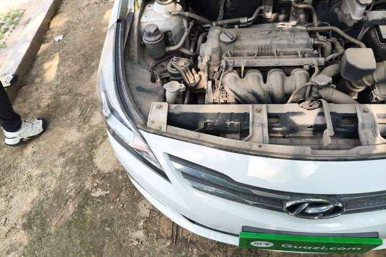 Used Hyundai Verna (older generation) 2014 1.4L Manual Smart GLS Trim Engine Bay Right