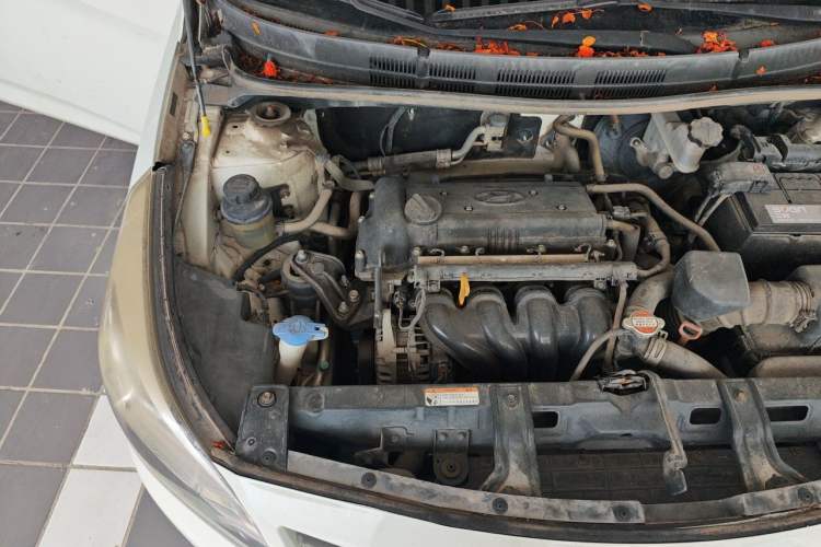 Used Hyundai Verna (older generation) 2014 1.4L Automatic Smart GLS Engine Bay Right