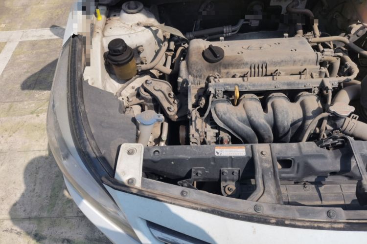 Used Hyundai Verna (older generation) 2014 1.4L Manual Smart GLS Trim Engine Bay Right