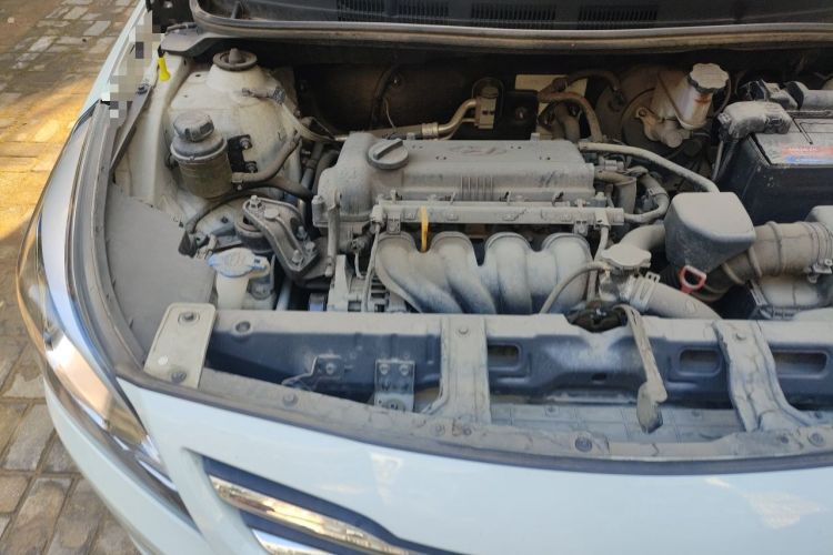 Used Hyundai Verna (older generation) 2014 1.4L Automatic Smart GLS Engine Bay Right