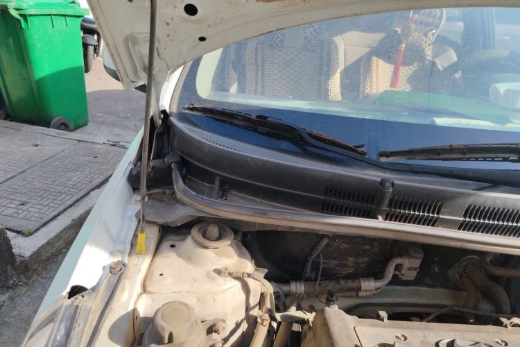 Used Hyundai Verna (older generation) 2014 1.4L Manual Smart GLS Trim Engine Bay Right