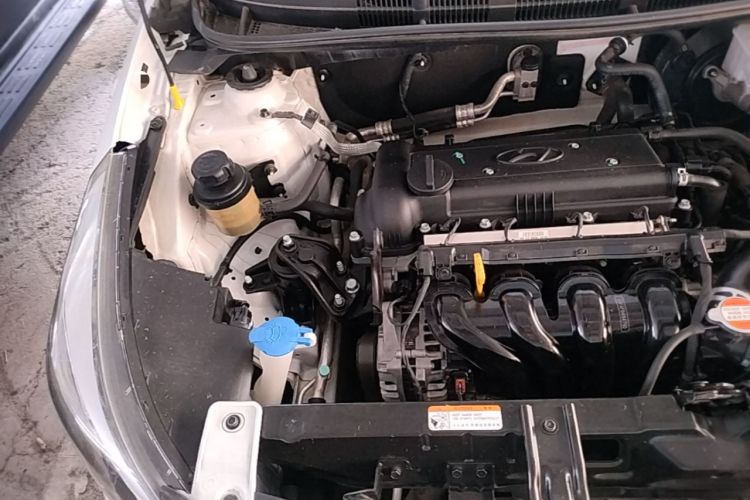 Used Hyundai Verna (older generation) 2014 1.4L Manual Smart GLS Trim Engine Bay Right