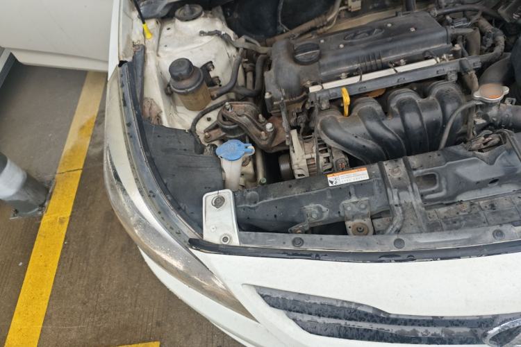 Used Hyundai Verna (older generation) 2014 1.4L Automatic Fashion GS Model Engine Bay Right