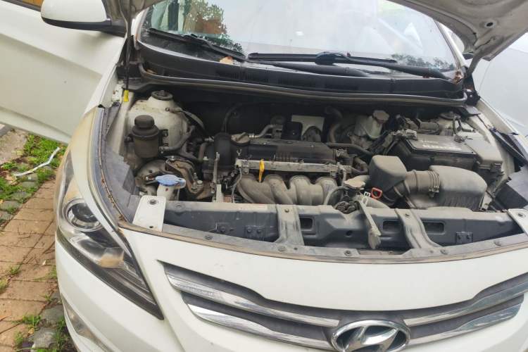 Used Hyundai Verna (older generation) 2014 1.4L Automatic Leading-Edge GLX Engine Bay Right