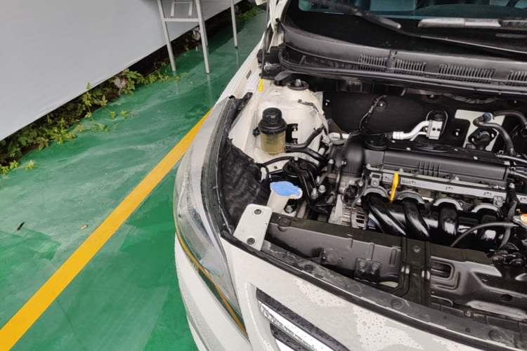 Used Hyundai Verna (older generation) 2014 1.4L Automatic Smart GLS Engine Bay Right