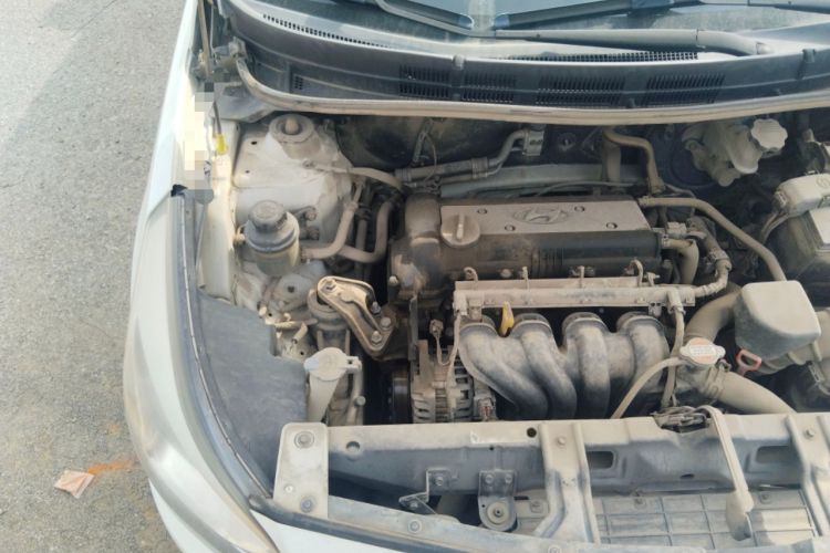 Used Hyundai Verna (older generation) 2014 1.4L Automatic Smart GLS Engine Bay Right