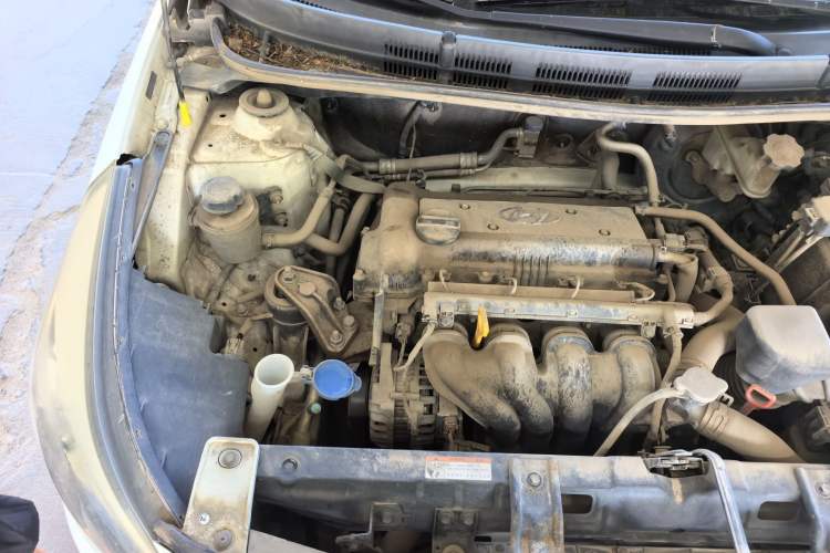 Used Hyundai Verna (older generation) 2014 1.4L Automatic Leading-Edge GLX Engine Bay Right