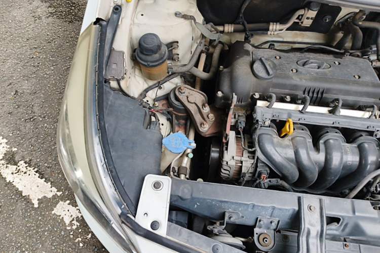 Used Hyundai Verna (older generation) 2014 1.4L Automatic Smart GLS Engine Bay Right