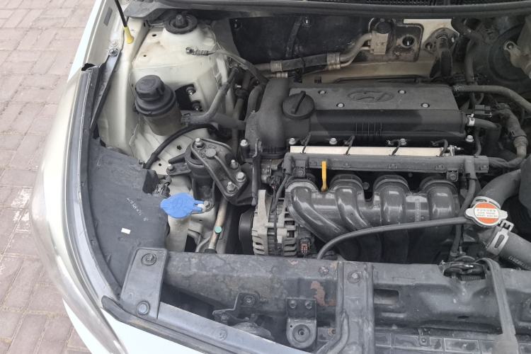 Used Hyundai Verna (older generation) 2014 1.4L Manual Smart GLS Trim Engine Bay Right