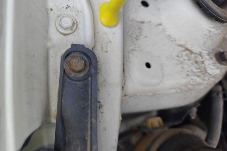 Used Hyundai Verna (older generation) 2014 1.4L Manual Smart GLS Trim Engine Bay Right