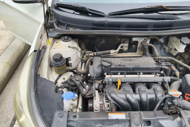 Used Hyundai Verna (older generation) 2014 1.4L Automatic Smart GLS Engine Bay Right