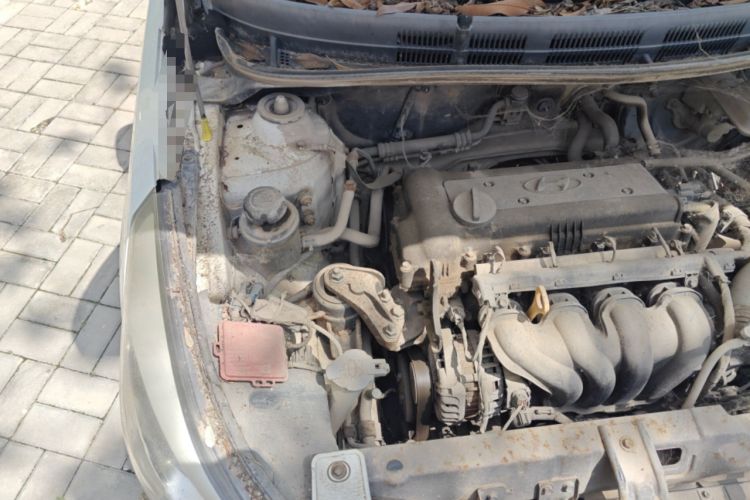 Used Hyundai Verna (older generation) 2014 1.4L Manual Smart GLS Trim Engine Bay Right
