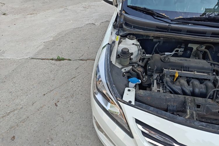 Used Hyundai Verna (older generation) 2014 1.4L Automatic Smart GLS Engine Bay Right