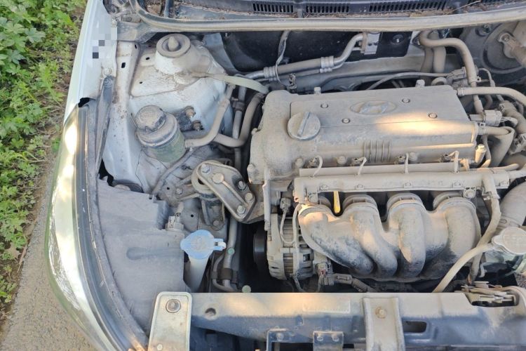 Used Hyundai Verna (older generation) 2014 1.4L Manual Smart GLS Trim Engine Bay Right