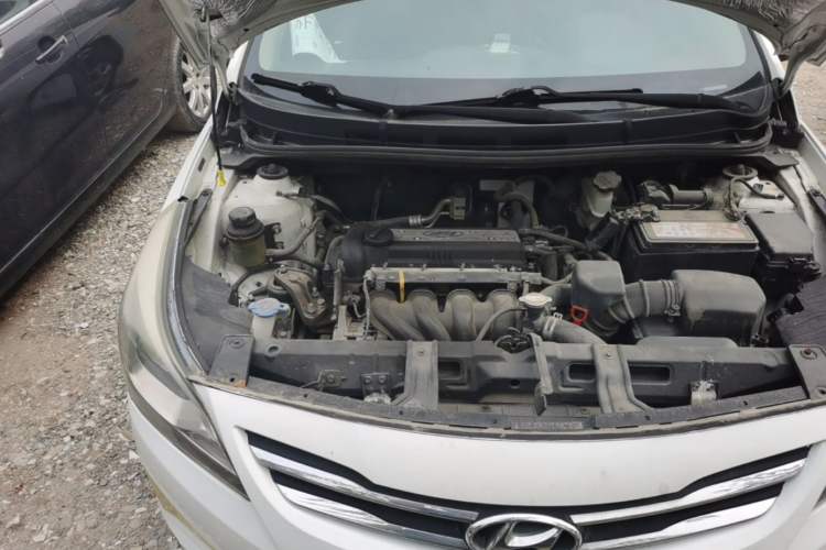 Used Hyundai Verna (older generation) 2014 1.4L Automatic Smart GLS Engine Bay Right