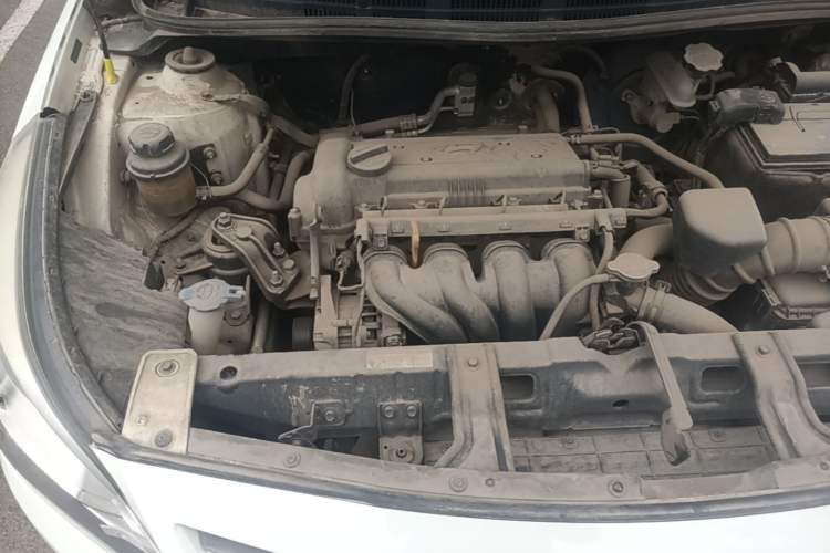 Used Hyundai Verna (older generation) 2014 1.4L Manual Smart GLS Trim Engine Bay Right