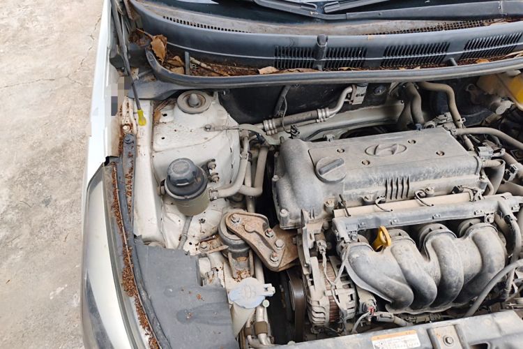 Used Hyundai Verna (older generation) 2014 1.4L Manual Smart GLS Trim Engine Bay Right