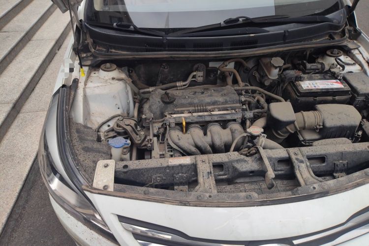 Used Hyundai Verna (older generation) 2014 1.4L Manual Smart GLS Trim Engine Bay Right