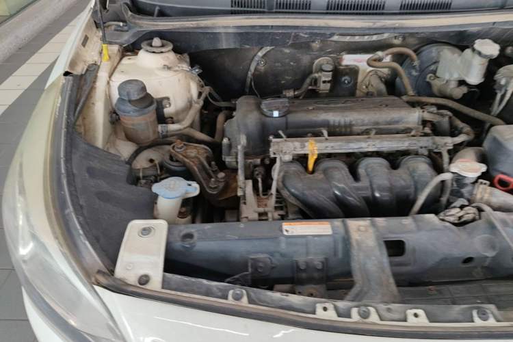 Used Hyundai Verna (older generation) 2014 1.4L Automatic Smart GLS Engine Bay Right