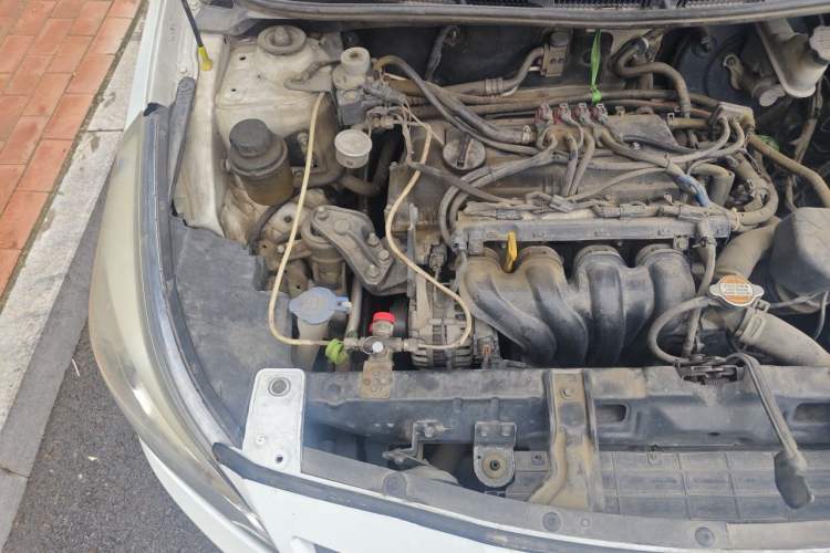 Used Hyundai Verna (older generation) 2014 1.4L Manual Smart GLS Trim Engine Bay Right
