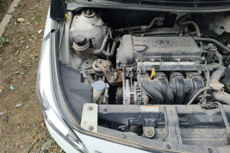 Used Hyundai Verna (older generation) 2014 1.4L Automatic Smart GLS Engine Bay Right