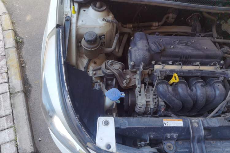 Used Hyundai Verna (older generation) 2014 1.4L Automatic Smart GLS Engine Bay Right