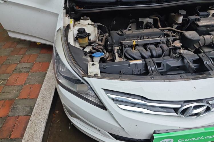 Used Hyundai Verna (older generation) 2014 1.4L Manual Smart GLS Trim Engine Bay Right