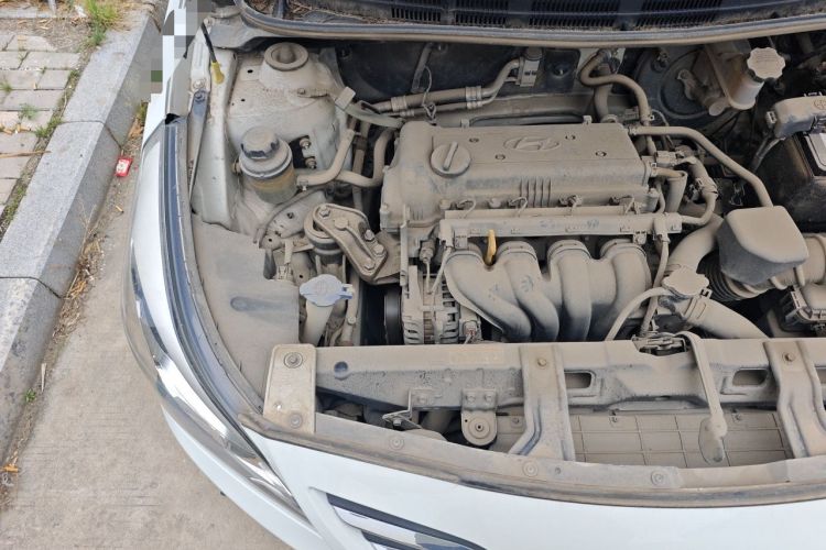 Used Hyundai Verna (older generation) 2014 1.4L Manual Smart GLS Trim Engine Bay Right