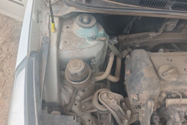 Used Hyundai Verna (older generation) 2014 1.4L Manual Smart GLS Trim Engine Bay Right