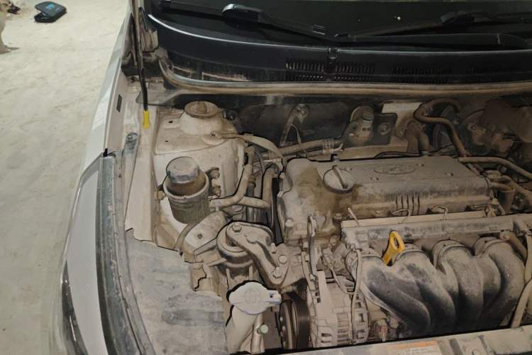 Used Hyundai Verna (older generation) 2014 1.4L Manual Smart GLS Trim Engine Bay Right