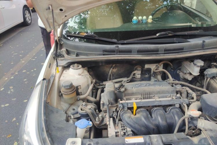 Used Hyundai Verna (older generation) 2014 1.4L Manual Smart GLS Trim Engine Bay Right