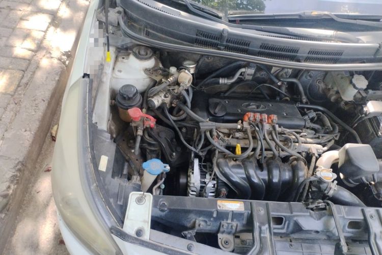 Used Hyundai Verna (older generation) 2014 1.4L Manual Top-Tier Model TOP Engine Bay Right