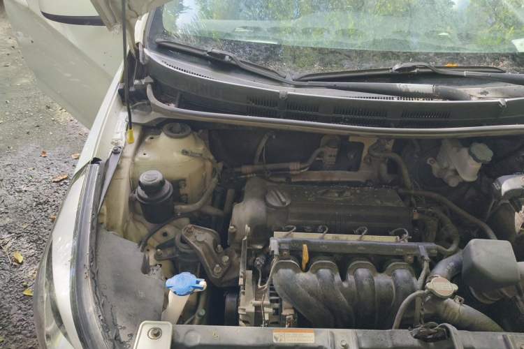 Used Hyundai Verna (older generation) 2014 1.4L Manual Smart GLS Trim Engine Bay Right