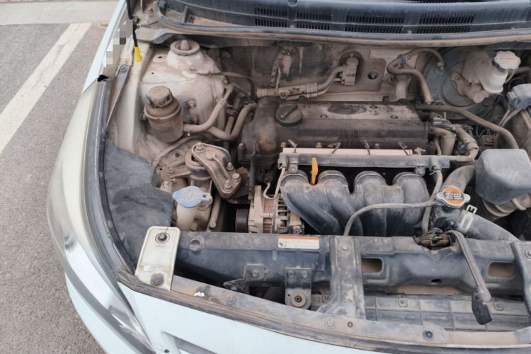 Used Hyundai Verna (older generation) 2014 1.4L Manual Smart GLS Trim Engine Bay Right