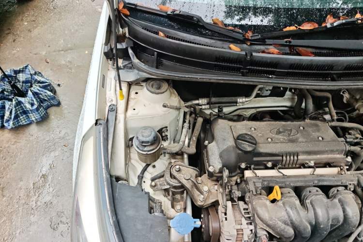 Used Hyundai Verna (older generation) 2014 1.4L Automatic Smart GLS Engine Bay Right