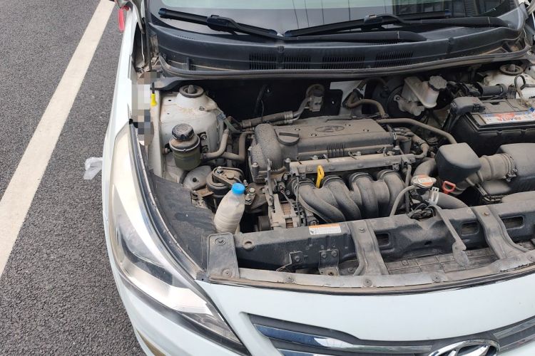 Used Hyundai Verna (older generation) 2014 1.4L Automatic Smart GLS Engine Bay Right