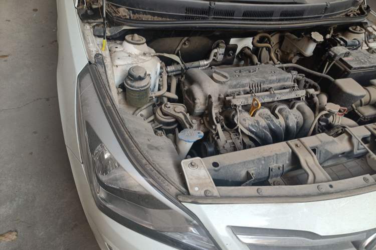 Used Hyundai Verna (older generation) 2014 1.4L Automatic Smart GLS Engine Bay Right