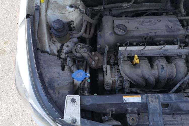 Used Hyundai Verna (older generation) 2014 1.4L Manual Smart GLS Trim Engine Bay Right