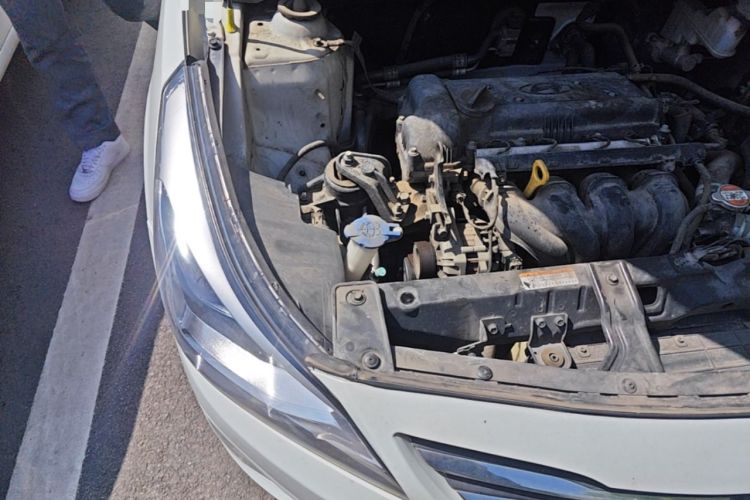 Used Hyundai Verna (older generation) 2014 1.4L Automatic Smart GLS Engine Bay Right