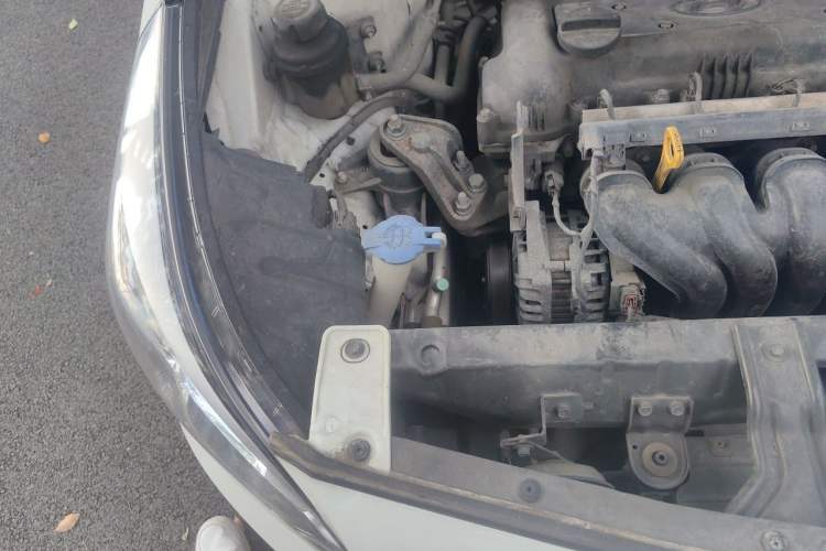 Used Hyundai Verna (older generation) 2014 1.4L Automatic Smart GLS Engine Bay Right