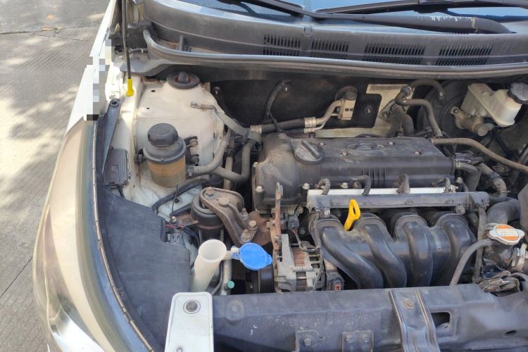 Used Hyundai Verna (older generation) 2014 1.4L Automatic Smart GLS Engine Bay Right