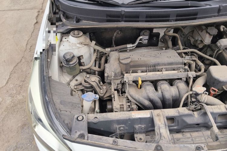 Used Hyundai Verna (older generation) 2014 1.4L Automatic Smart GLS Engine Bay Right
