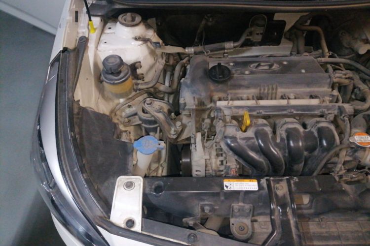 Used Hyundai Verna (older generation) 2014 1.4L Manual Smart GLS Trim Engine Bay Right
