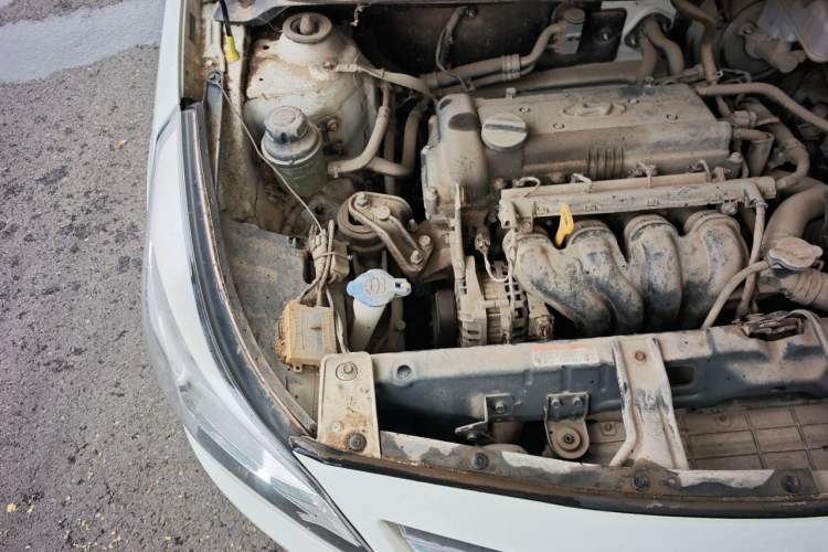 Used Hyundai Verna (older generation) 2014 1.4L Automatic Smart GLS Engine Bay Right