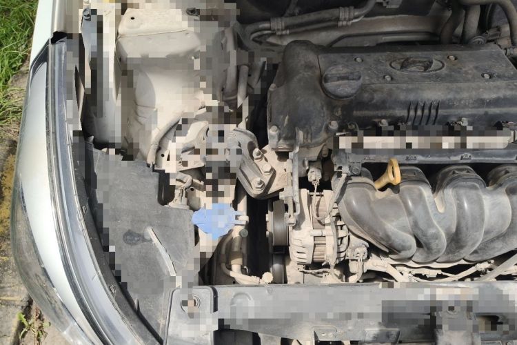 Used Hyundai Verna (older generation) 2014 1.4L Automatic Smart GLS Engine Bay Right