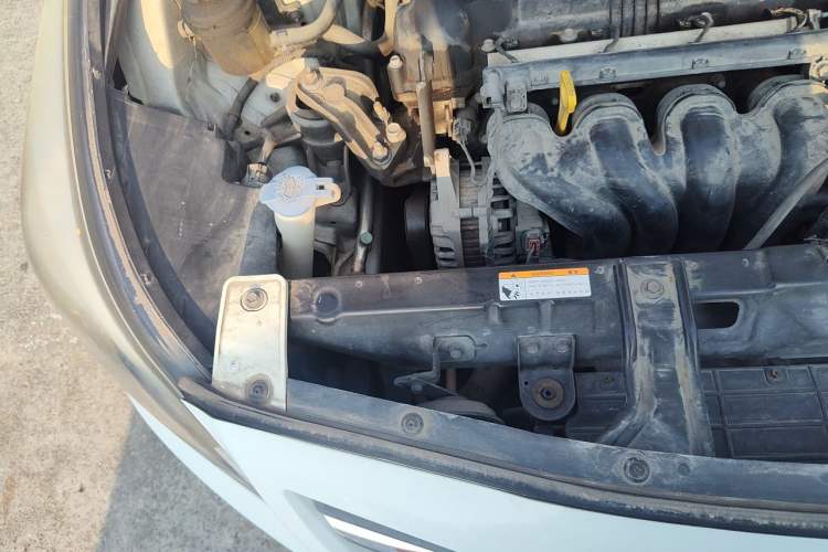 Used Hyundai Verna (older generation) 2014 1.4L Automatic Smart GLS Engine Bay Right