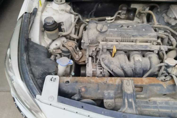 Used Hyundai Verna (older generation) 2014 1.4L Manual Smart GLS Trim Engine Bay Right