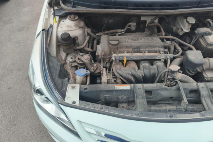 Used Hyundai Verna (older generation) 2014 1.4L Manual Top-Tier Model TOP Engine Bay Right