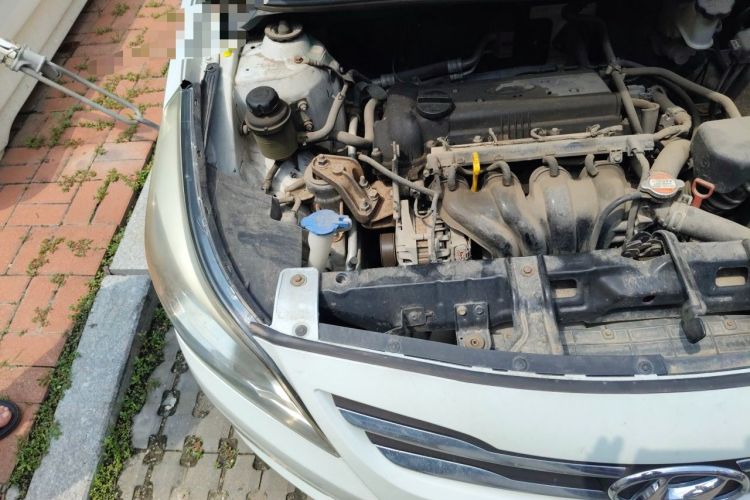 Used Hyundai Verna (older generation) 2014 1.4L Automatic Smart GLS Engine Bay Right
