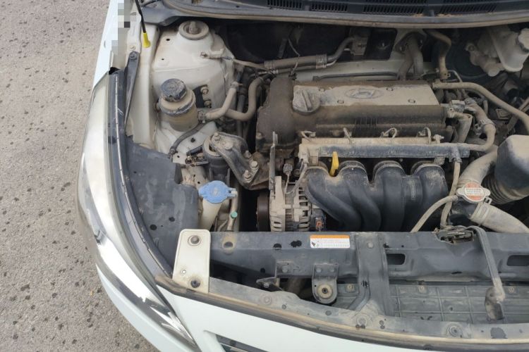 Used Hyundai Verna (older generation) 2014 1.4L Manual Smart GLS Trim Engine Bay Right
